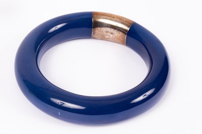 Lot 48 - A silver mounted blue bangle