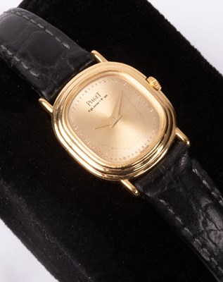 Lot 6 - A lady's 18k gold cased Piaget wristwatch