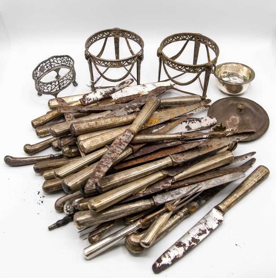 Lot 28 - Assorted silver handled flatware, date marks...