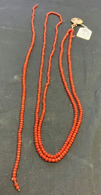 Lot 97 - A long coral guard chain