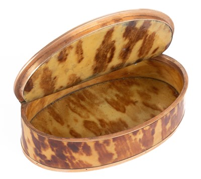 Lot 154 - A George III gold mounted tortoiseshell snuff box