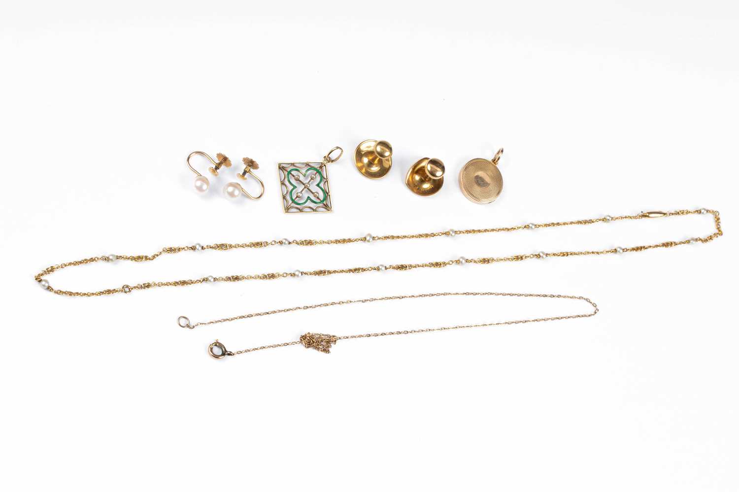 Lot 290 - A yellow gold and seed pearl necklace