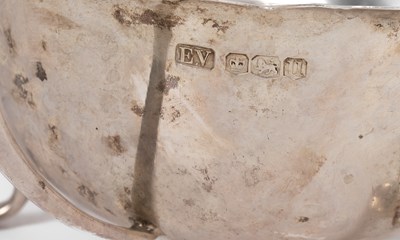 Lot 37 - A small Edwardian silver sauce boat