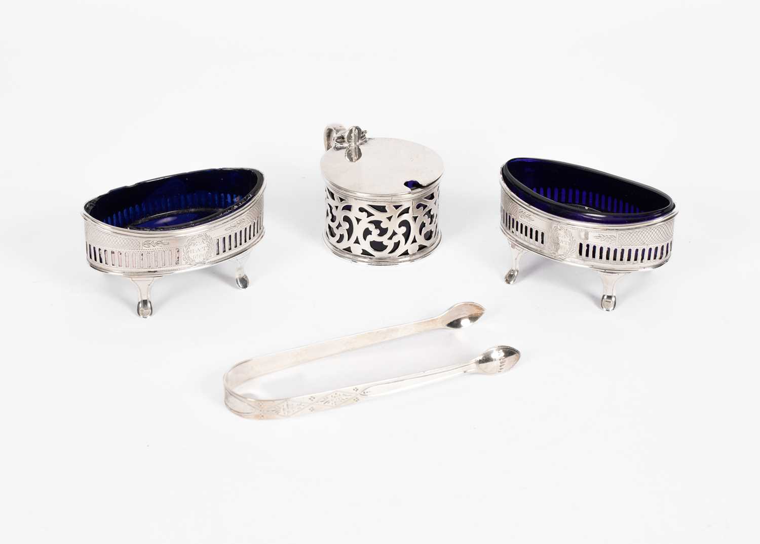 Lot 29 - A pair of George III silver salts