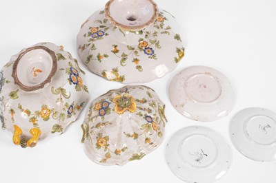 Lot 538 - A Cantagalli tureen and cover