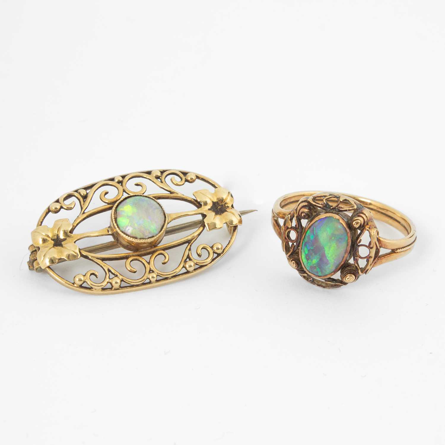 Lot 110 - An Art Nouveau 15ct yellow gold and opal brooch