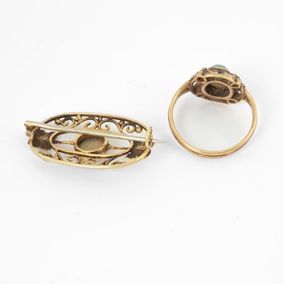 Lot 110 - An Art Nouveau 15ct yellow gold and opal brooch