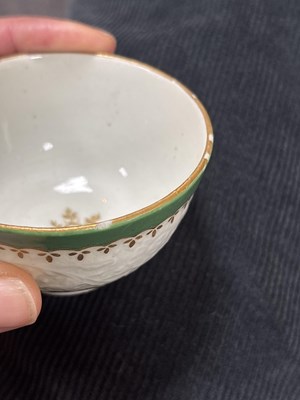 Lot 516 - A Worcester chrysanthemum-moulded teabowl and saucer