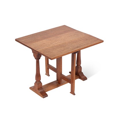 Lot 16 - A small Arts & Crafts oak dropleaf table