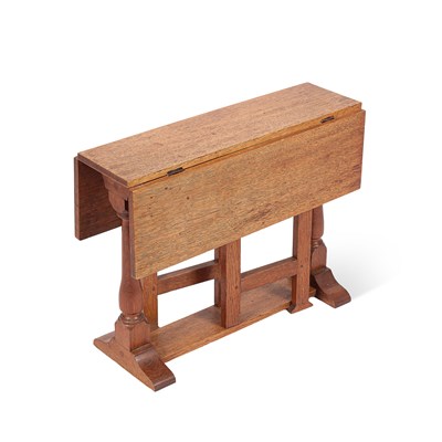 Lot 16 - A small Arts & Crafts oak dropleaf table