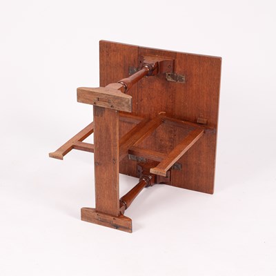 Lot 16 - A small Arts & Crafts oak dropleaf table