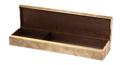 Lot 24 - Stuart Devlin (1931-2018) A textured silver gilt cigar box