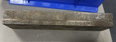 Lot 24 - Stuart Devlin (1931-2018) A textured silver gilt cigar box
