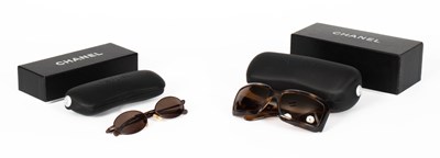 Lot 372 - A pair of Chanel tortoiseshell style sunglasses