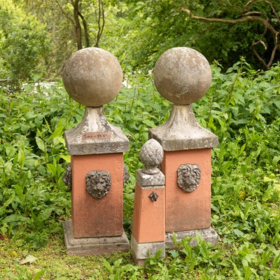 Lot 538 - A pair of composition stone ball finials
