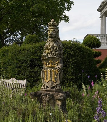 Lot 556 - A carved stone figure of a lion from the Old Palace of Westminster