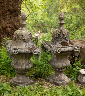 Lot 559 - A pair of Haddonstone Lyme Hall urns