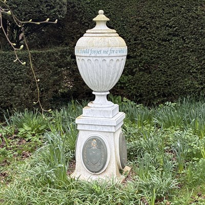 Lot 561 - A marble urn and cover