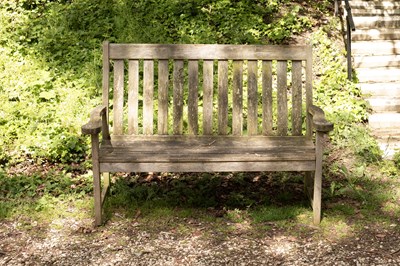 Lot 516 - A slatted garden bench